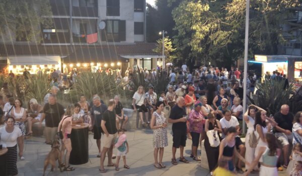 Ribarska fešta ponovno ispunila trg u Červar Portu