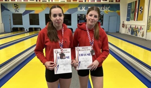 Sestre Nika i Dora Štetić viceprvakinje u parovima u kategoriji U18
