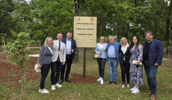 Poreč na Materadi otvorio Park prijateljstva s Koprivnicom i Viroviticom