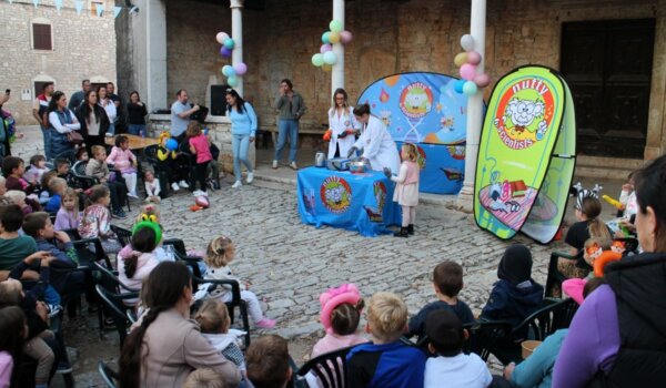 Sveti Lovreč pun života: mališani preplavili Placu i Placetu