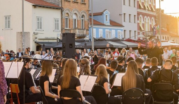 Harmonikaški orkestar VIVIPO oduševio publiku u Poreču