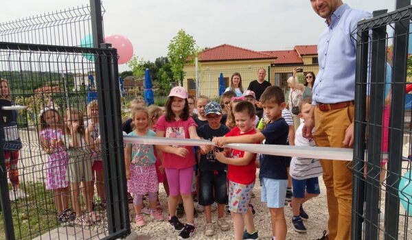 Djeca vrtića u Vižinadi dobila novo igralište