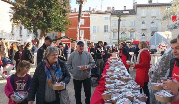 Advent Poreč: Za Badnjak u Parku Matije Gupca besplatna marenda za sve