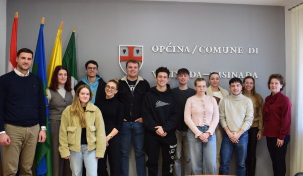 Vižinada stipendirala 24 učenika i studenta