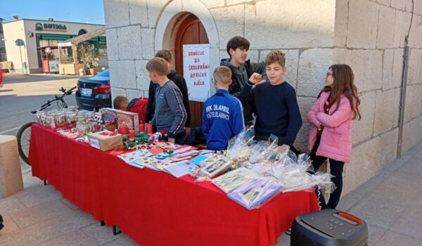 Učenici iz Kaštelira priredili humanitarnu akciju za afričku djecu