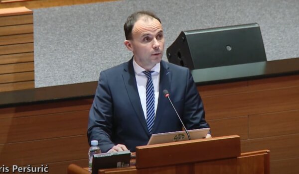 Gradonačelnik Peršurić u Saboru o problemima s poštom: "Računi kasne, ročišta se propuštaju, plaćaju se kamate…"
