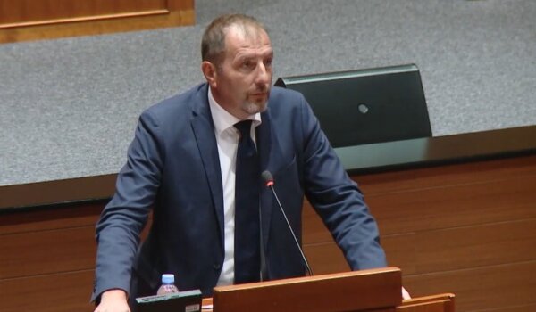 Paus traži uključivanje Ministarstva u spor oko Aerodroma Vrsar