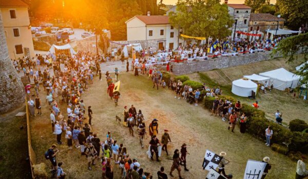 Svetvinčenat oživio srednji vijek: Završen 14. Srednjovjekovni festival