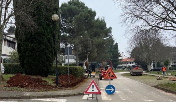 Obnavlja se javna rasvjeta u Červar Portu