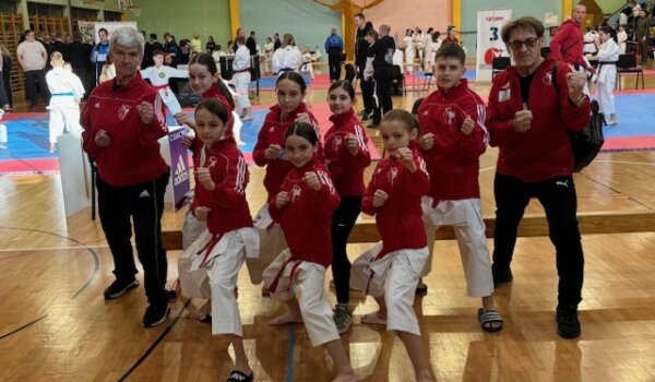 Zlatni sjaj iz Postojne: Finidini karatisti odnijeli pet medalja