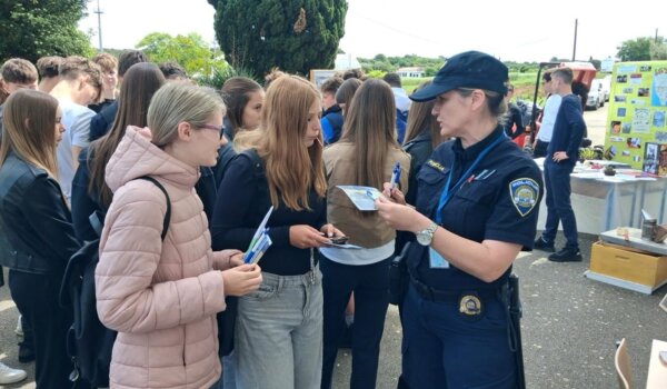 Od prometne do pomorske policije: Učenici u Poreču upoznali policijski posao