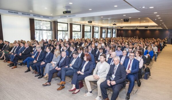 Stručnjaci iz cijele regije na konferenciji o prostornom uređenju i digitalizaciji u Poreču