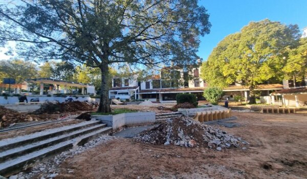 Velika promjena u malom mjestu: Pučki trg u Červar Portu imat će pozornicu i nove sadržaje