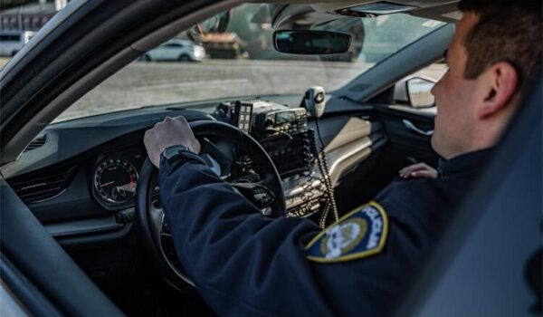 Više osoba fizički napalo dvoje ljudi u Puli