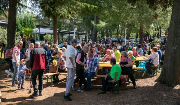 Foto: Odlična proslava Praznika rada na prepunom porečkom Gradskom kupalištu