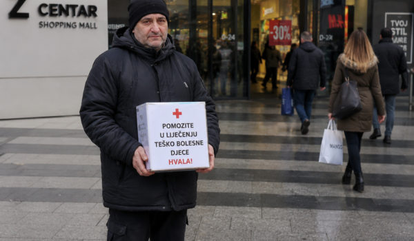 Poreč i Pula: Traže donacije ispred trgovačkih centara, policija poziva na oprez