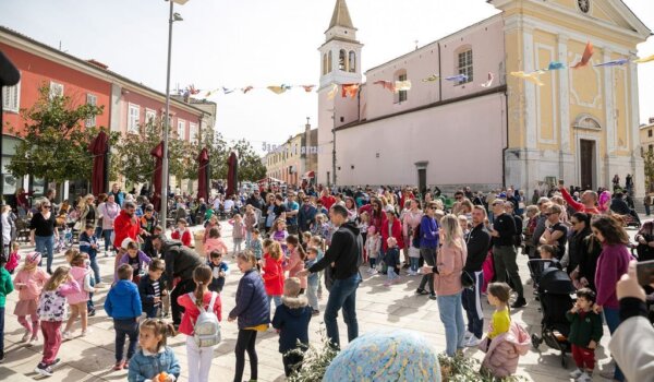 Porečani i gosti uživali u nikad bogatijem programu ususret Uskrsu