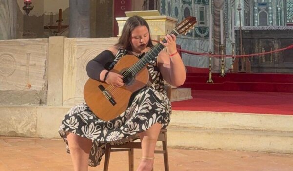 Mlada gitaristica Gloria Kevrić nastupila pred porečkom publikom