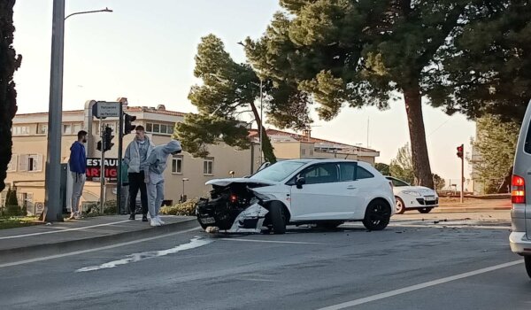 Sudar na raskrižju u Poreču, ozlijeđen 86-godišnjak