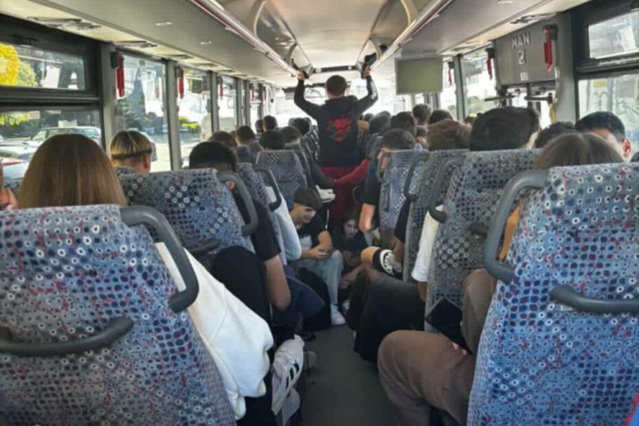 Djeca u školskom autobusu