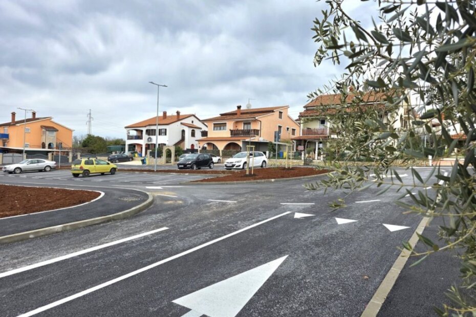 Parkiralište u Varvarima