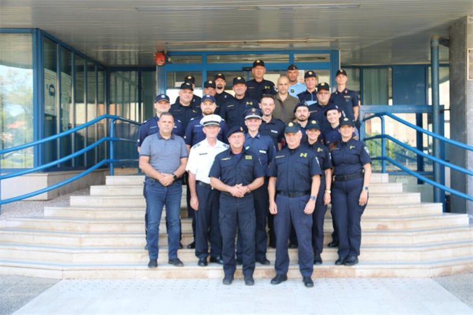 Strani policajci