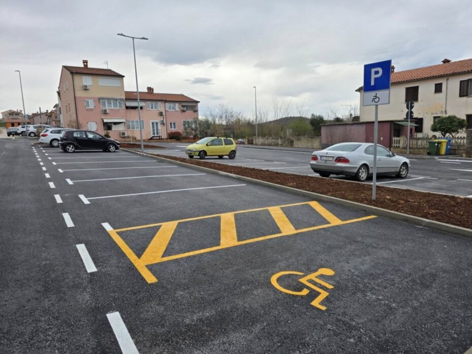 Parkiralište u Varvarima